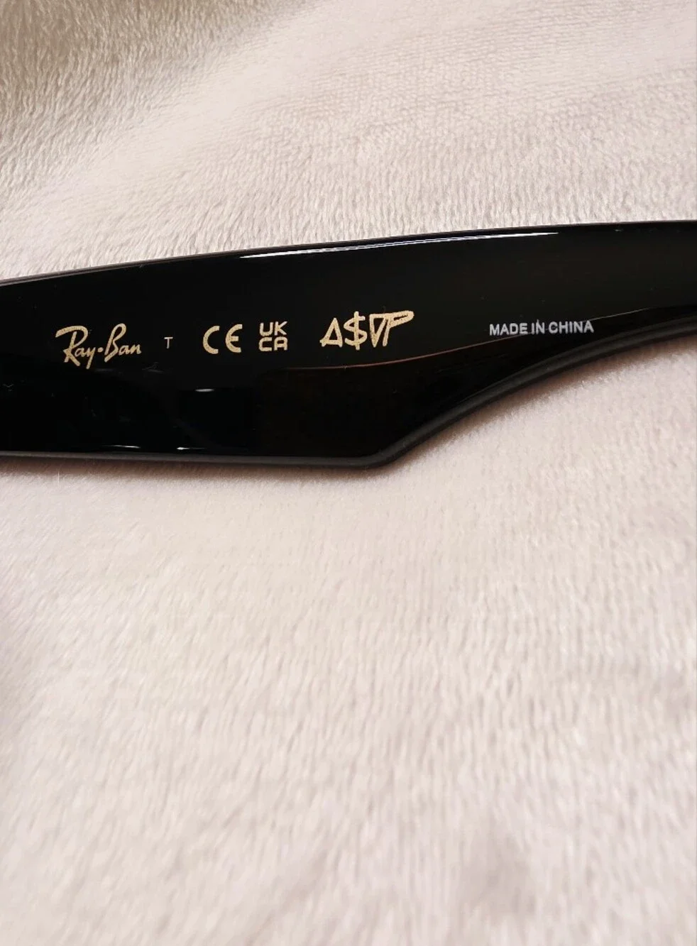 Ray-Ban Wayfarer Puffer Swarovski Crystal Pavé Edition sunglasses in black
